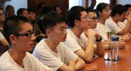 中学|近年高考状元特点鲜明，好中学优势逐渐明显，努力与天赋并重