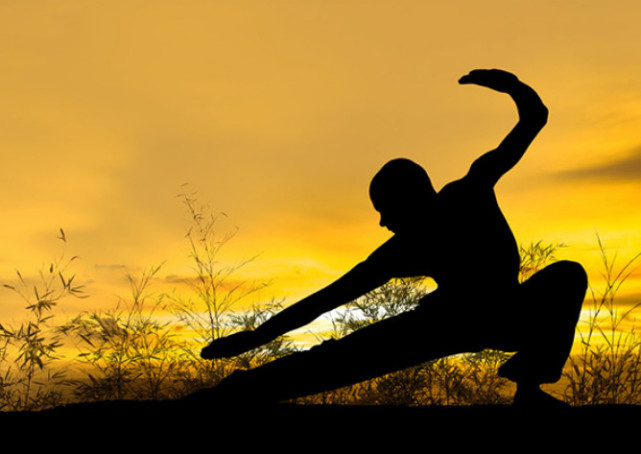 「美国」老外：为何人们怕中国而不怕美国？评论提到一个原因，美国没法比