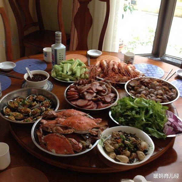 高考|女儿考上985院校，爸爸在村里设宴庆祝，乡亲：又不是考上了清北