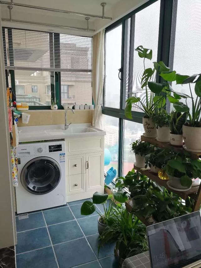 『』阳台晾衣杆不装中间，装在两边，入住之后发现太聪明太实用了