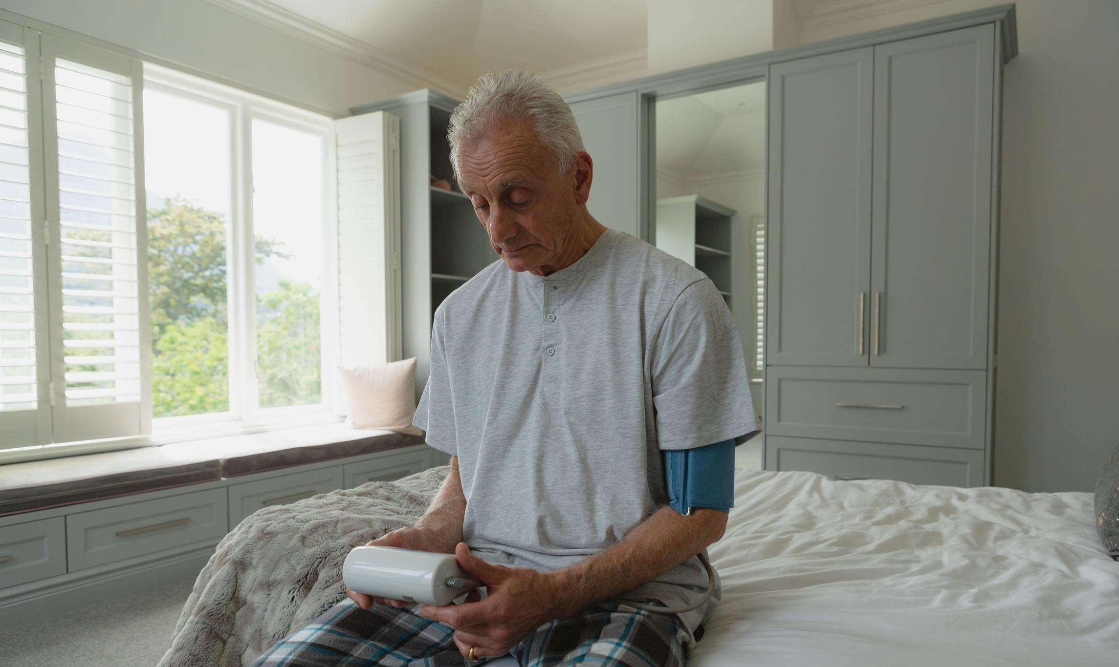 冬瓜：血压偏高的人，晨起时的4种行为，与“吃盐”没什么两样，抓紧改