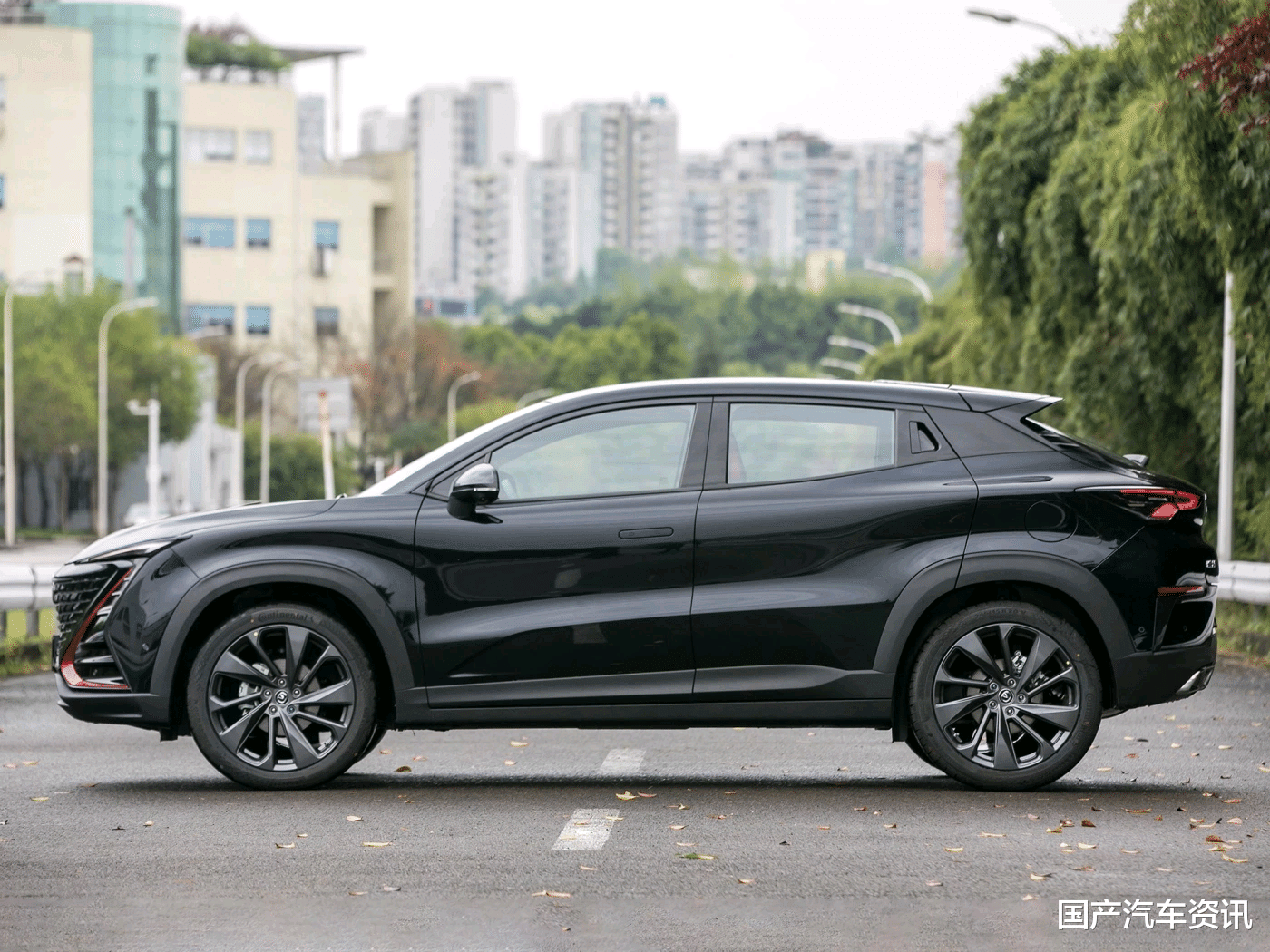 长安汽车▲长安“黑马”来袭,搭蓝鲸发动机,比魏派帅气,带方向盘回正功能