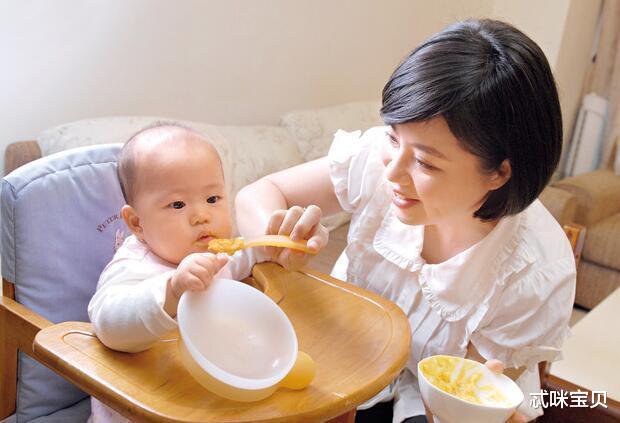 『癌细胞』7岁女童性早熟，医生：3种食物别给娃吃，是餐桌上的“催熟剂”