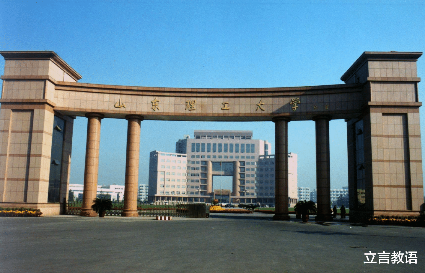 『山东理工大学』被顶替上学农家女发声：录取通知书被2000块钱“卖掉”！