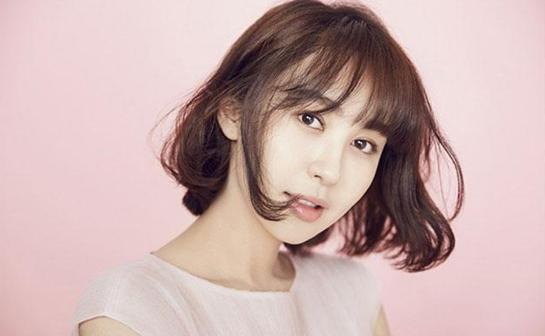 『地板』走进李菲儿住的豪宅,客厅杂物也太多了,跟个杂物房没区别