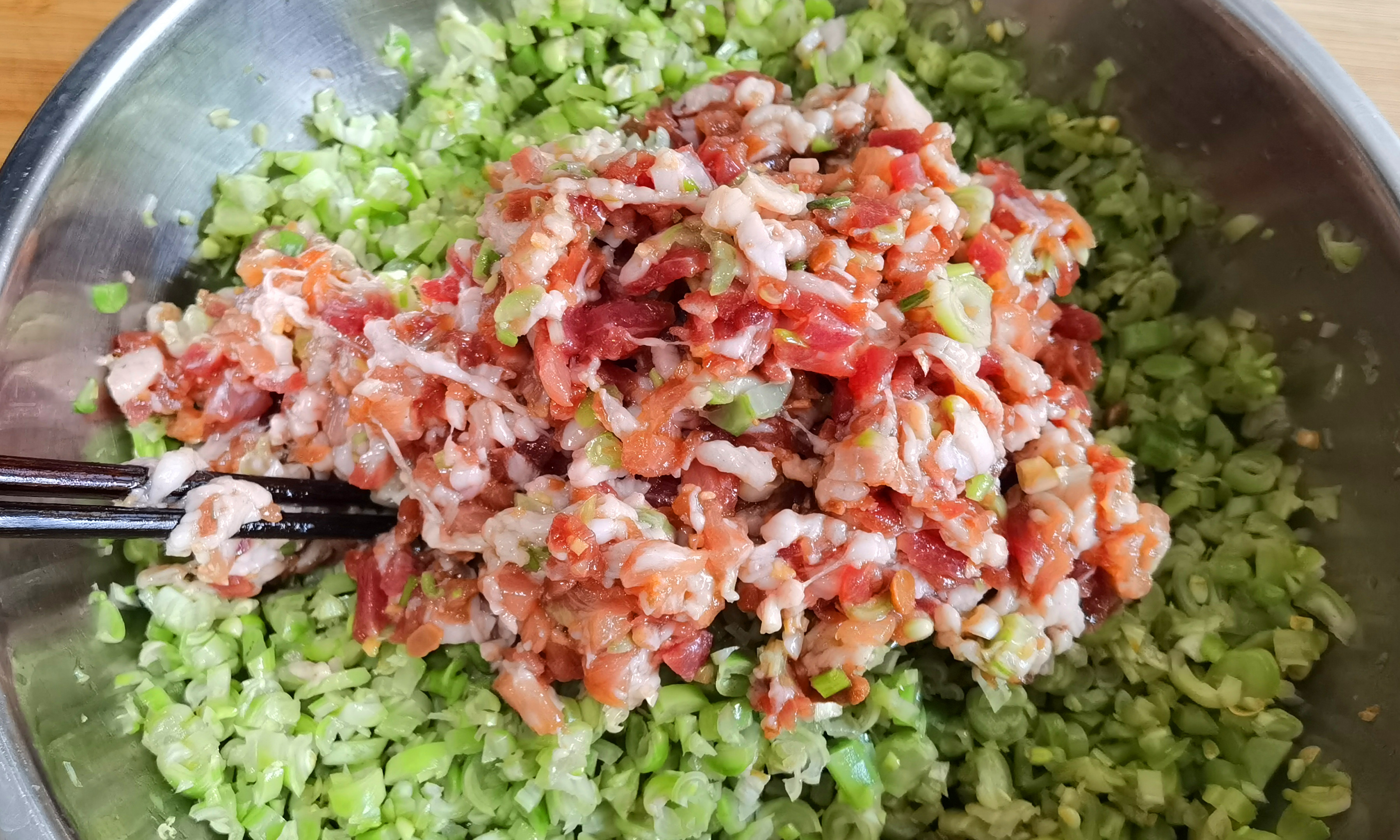 包子|三伏天，遇到此菜别手软，钙是鸡肉7倍，现在正当季，蒸包子真香