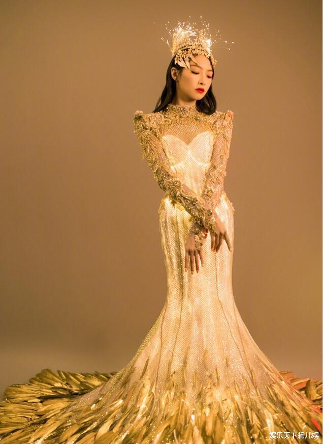 金鹰节|金鹰节颁奖晚会，童瑶打败赵丽颖陶虹获最佳女演员引争议，谁注意观众的反应？