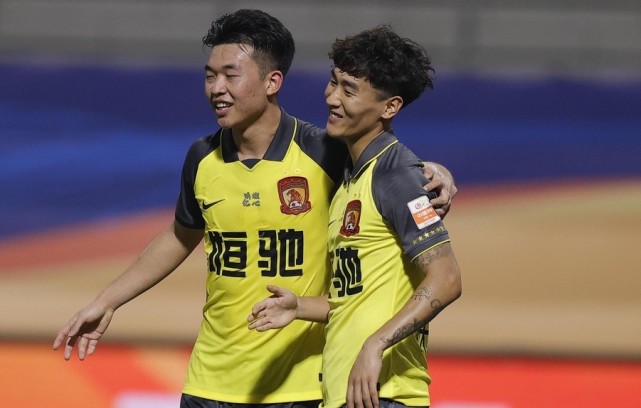 韦世豪|韦世豪替补登场获8分!全场第2高,卡纳瓦罗又敲打:他有1点让我不满