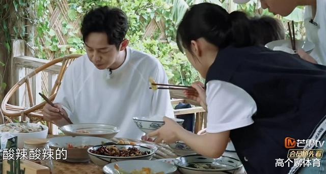 春晚|《向往》不是每道菜都出自黄磊之手,妹妹碗里的饭暴露,确有外卖