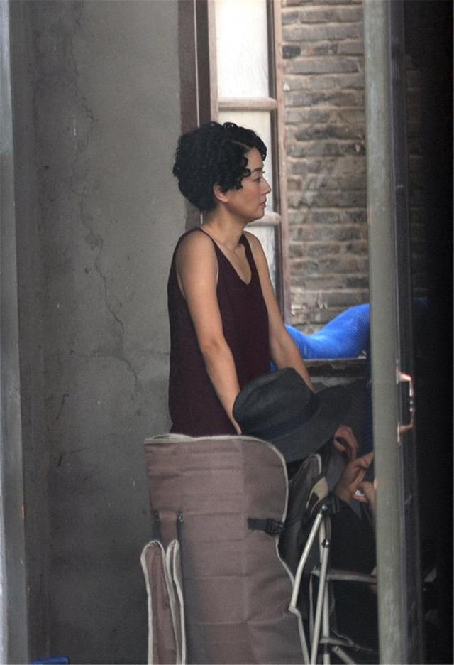 「穿衣搭配」马伊琍这身穿搭暴露中年女性日常状态，虽然“油腻”，但是接地气