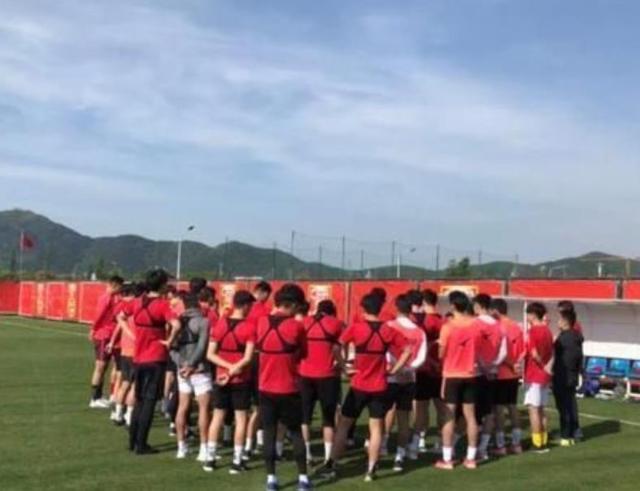【中超】这下许家印没办法了:1天前中超通知:热身赛必须给球迷看