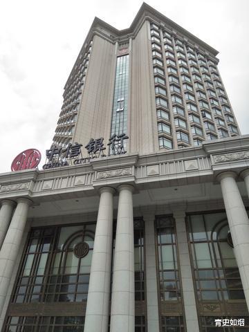 中信银行@中信银行道歉：大客户再大大不过法律，小客户再小也没有小到卑微