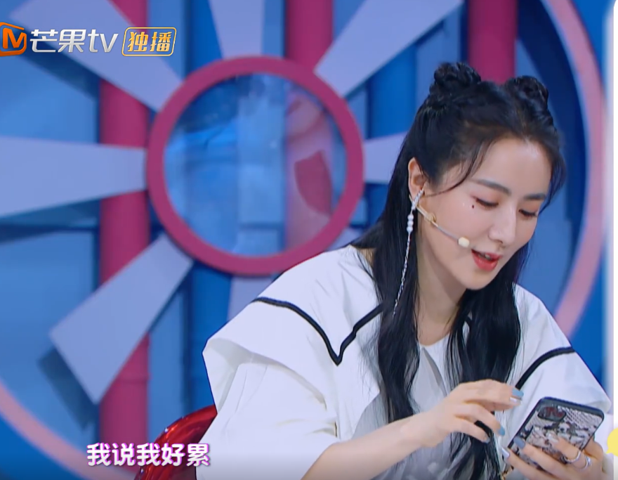 『薇娅』郑恺问薇娅去年赚了多少钱,薇娅的回答堪称教科书