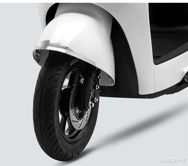 电动车|爱玛推出新电动车爱橙Q500,配备60V20Ah电池,最大续航达75km!