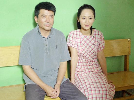 「杨紫」杨紫亲生父母曝光，爸爸身份让人敬佩，网友：难怪一直不公开