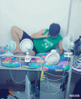 |18岁的蔡徐坤和18岁的谢霆锋，哪个比较帅？哈哈哈哈谁做的比较？