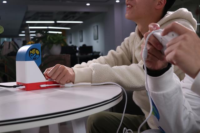 『小米有品』小米有品重拳出击!599元街机装进口袋,SNK正版,网友:搓大招?