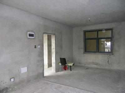 |老公为“省钱”,直接入住“毛坯房”!发到业主群,纷纷来模仿