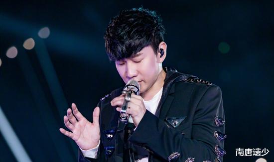 歌手▲《歌手》决赛帮唱嘉宾咖位差距大，刘欢没来助阵两位爱徒爆出冷门