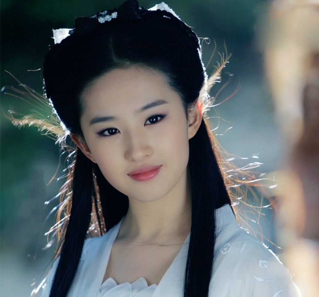 「刘亦菲」知名评论家点评《花木兰》：刘亦菲表现非常好，是巩俐的接班人