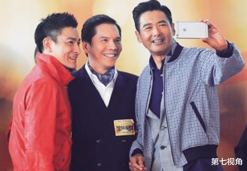 向华强|他是香港真正大佬，连向华强都会礼让三分，却唯独待赵丽颖像女儿