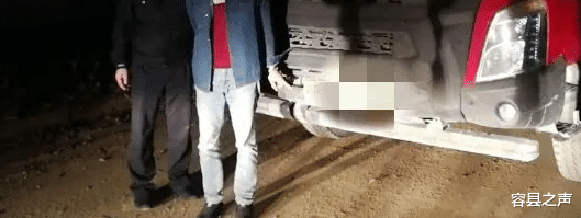 容县之声|广西一大货车撞电动车致车手身亡后逃逸,一名女子在现场嚎啕大哭!