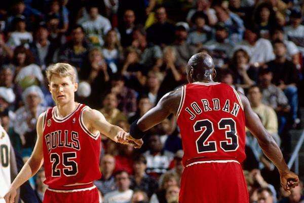 迈克尔·乔丹|巅峰乔丹如果在现在，能拿几个总冠军？科尔的回答让其他球队绝望