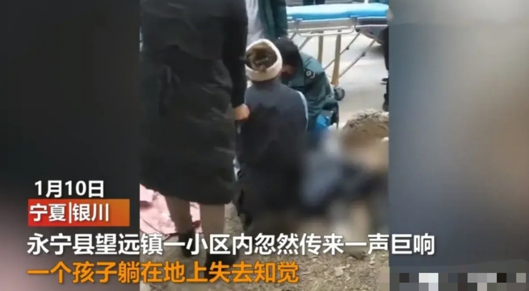 我建议 10岁男孩窨井盖里放鞭炮被掀飞数米身亡，妈妈跪地痛哭画面揪心！