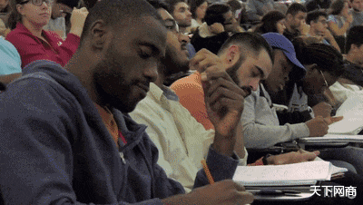 美国■美国教授“歧视黑人”被停职后，几万华人站出来为他撑腰