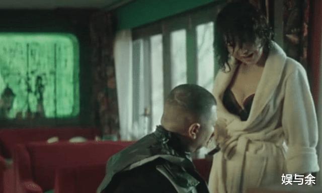 老炮儿：因尺度太大无人接拍，冯小刚找她来救场，把成熟风情演到极致