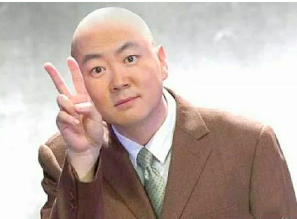 春晚|上春晚18次,只因错说一句话被喊索赔1亿,现53岁沦落街头商演