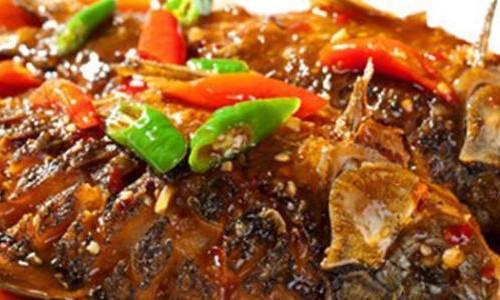 :鱼刺卡喉咙可别再喝醋了,新教你一招,鱼刺自己跑出来!