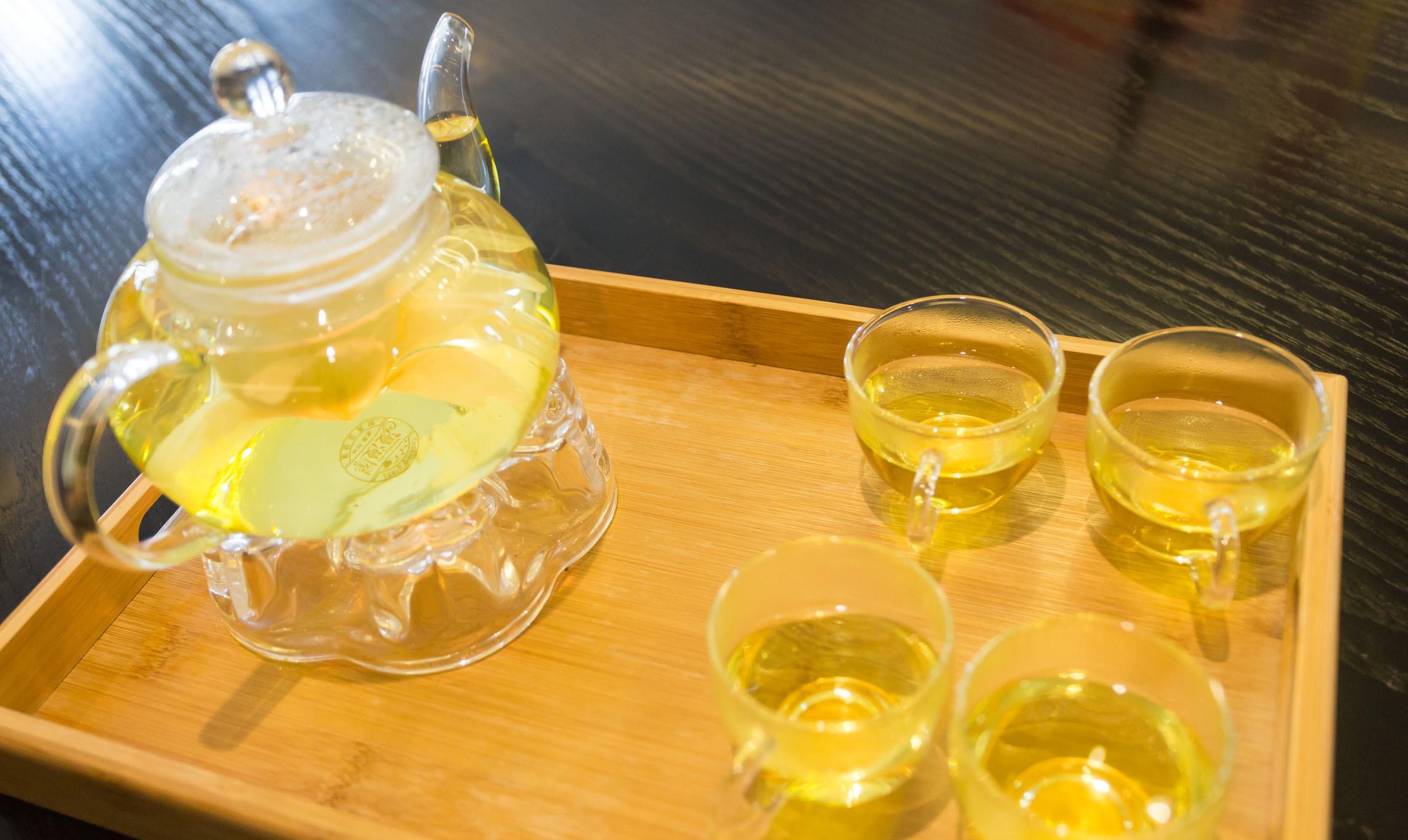 [菊花茶]喝菊花茶能降火？你可不要太小看它，它还有着这些妙用