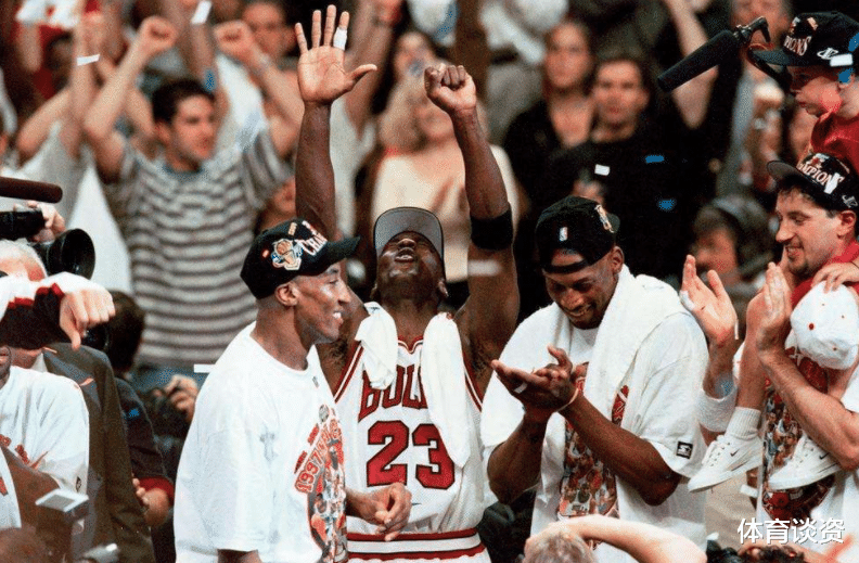 勒布朗·詹姆斯|同是35岁夺冠！詹姆斯场均29.8分准三双，那乔丹呢？难怪争议那么大