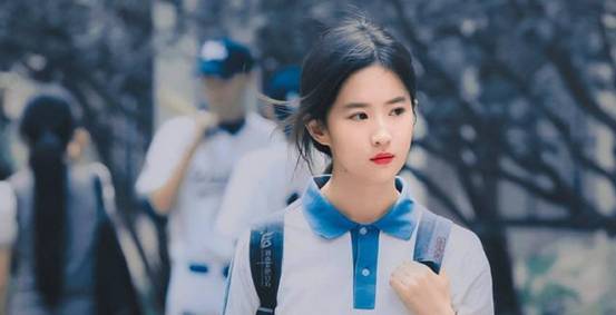刘亦菲|刘亦菲彻底豁出去，“玉女”形象不要了？仅靠一块“三角布”遮羞