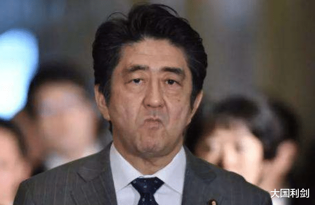 |难怪安倍会辞职,原来真的是得了绝症,连美国医疗都没法救他