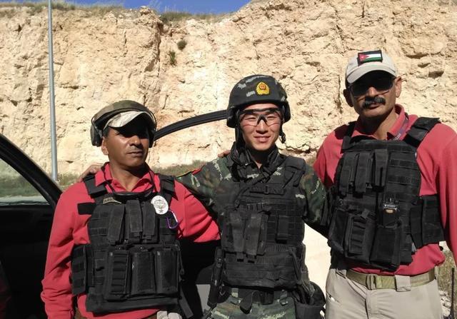 雪豹突击队▲3立一等功3立二等功，34岁当兵15年他还是正连