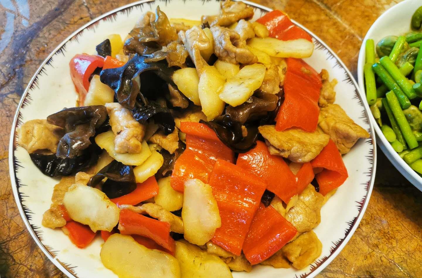 食材■家庭小聚，10个人10道家常菜，荤素搭配，你看怎么样