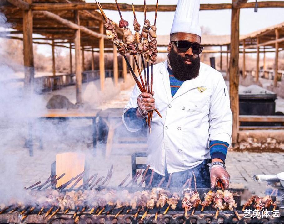 「勒布朗·詹姆斯」NBA版摆摊火了，摊煎饼的詹姆斯、贴膜的杜兰特、库里最真实