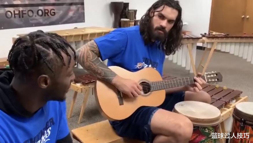 伦纳德|看照片才知道NBA巨人身材多夸张！奥胖把iPhone玩成麻将