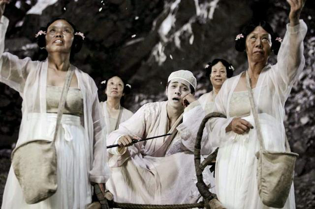 『张美娥』她原是个油漆工, 因长得丑被周星驰发掘, 61岁成为“星女郎”!