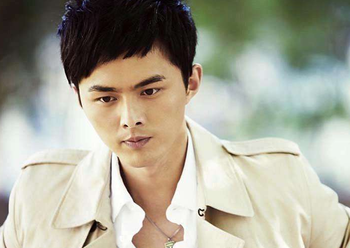 蒋欣|甩了同居13年的蒋欣，从3线混成18线，现如今蒋欣让他高攀不起