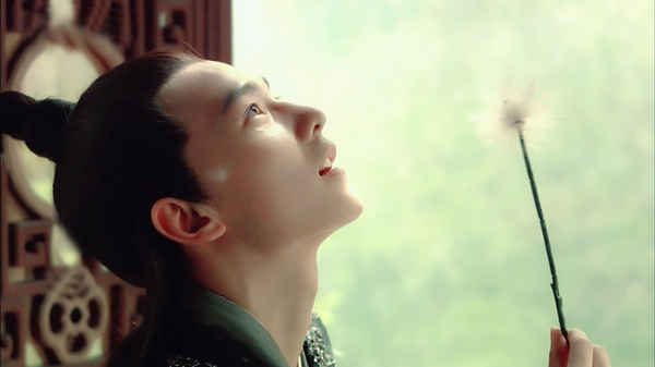 #杨洋#杨洋用一张照片告诉你，整过容别在阳光下拍照！网友：太尴尬