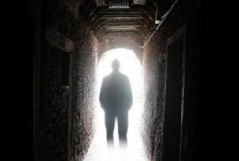 科学家|真实的“鬼打墙”是什么样的？不是迷信，科学家的解释太出乎预料