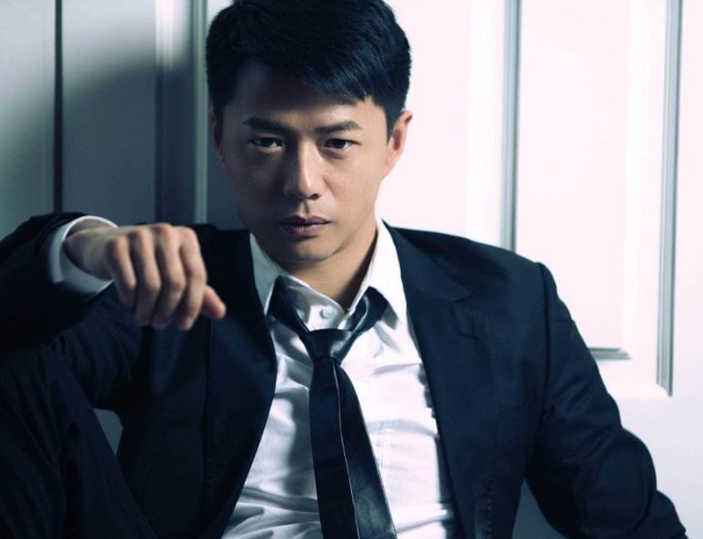 段奕宏|段奕宏结婚9年零绯闻，看到他妻子的照片后，原来我们都认识