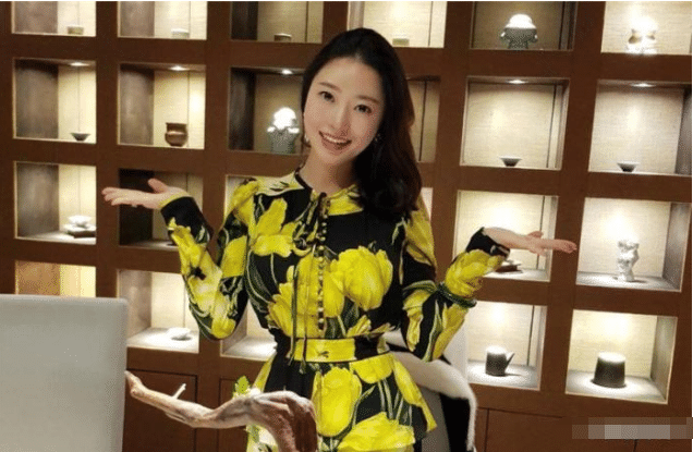 蒋聘婷|“意外”走红的蒋聘婷现状如何?住豪宅开豪车生活奢靡,女人味十足!