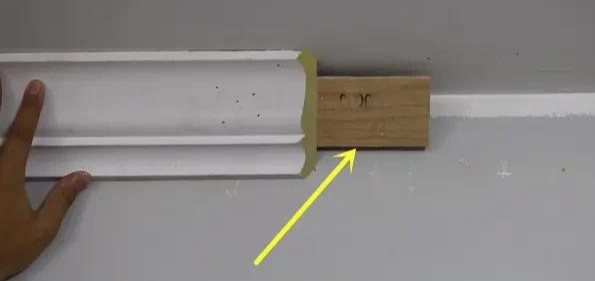 「」新房装修坚持不做吊顶，2种石膏线安装方法，让全屋更漂亮！