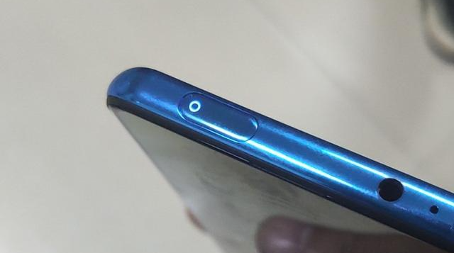 iPhone▲手机呼吸灯用来干嘛的，为什么越来越多手机没有呼吸灯了？