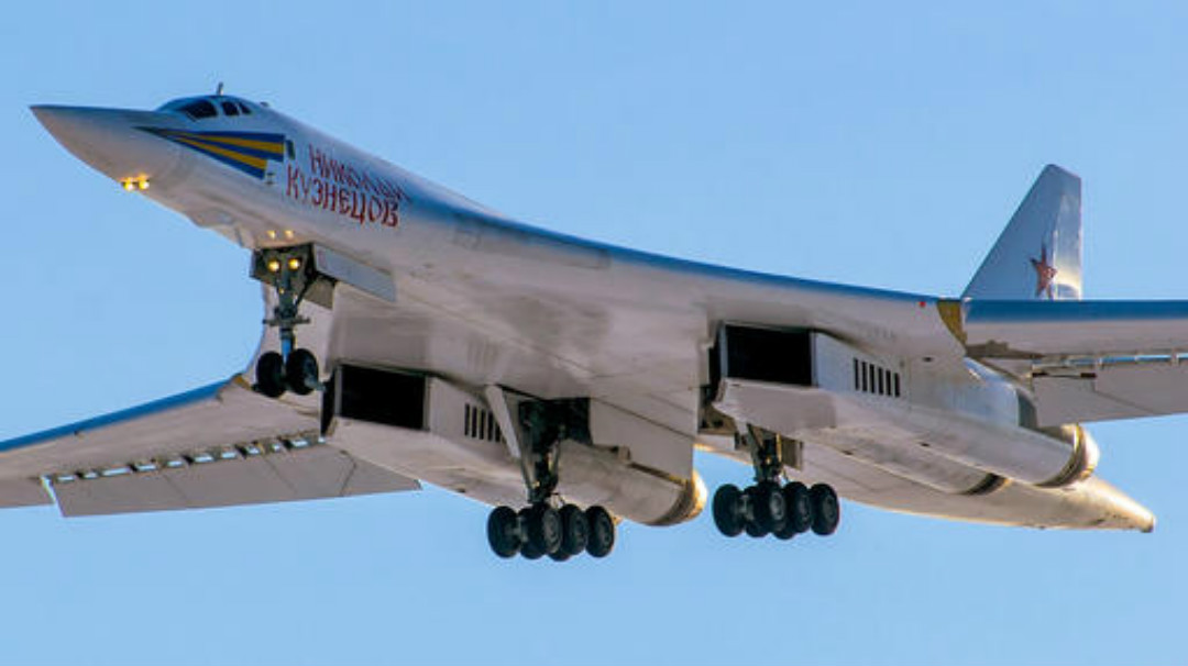 战略轰炸机|无视大国警告！美伙同“八国联军”闯入海峡，战略轰炸机紧急升空