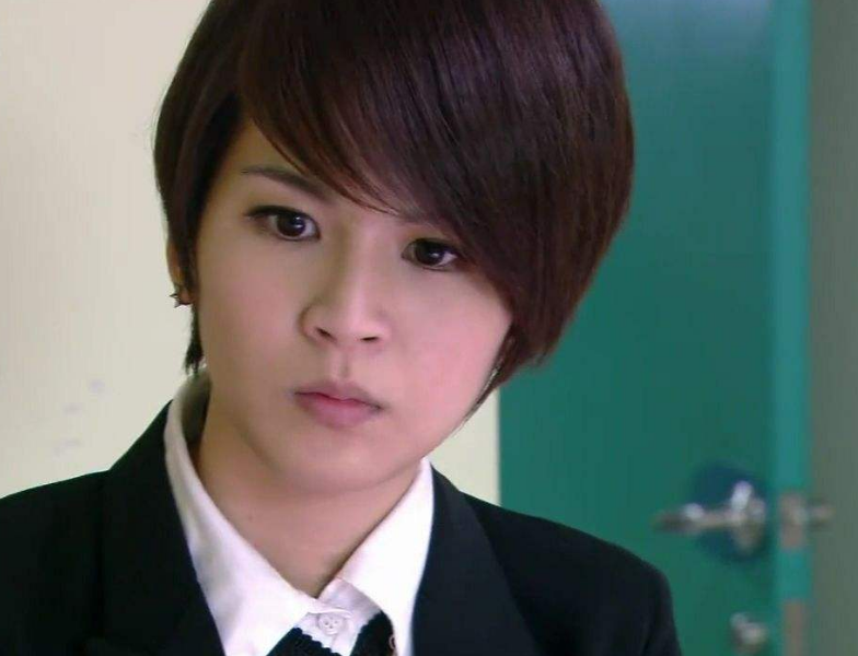 还记得《终极一班》的雷婷吗?如今30多岁留长发,美到让人认不出